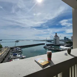 https://straits-quay-marina-suites-by-aurorahomes-3a.penanghotels.org